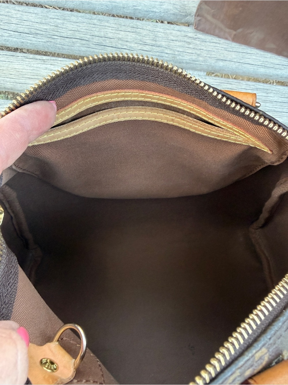 Authentic Louis Vuitton Monogram Speedy 25 - Picture 11 of 15